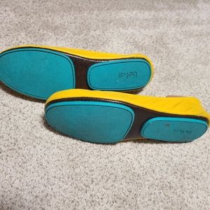 Size 9 yellow Tieks